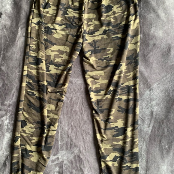 Women’s camo jogger sweats size large - Picture 5 of 7